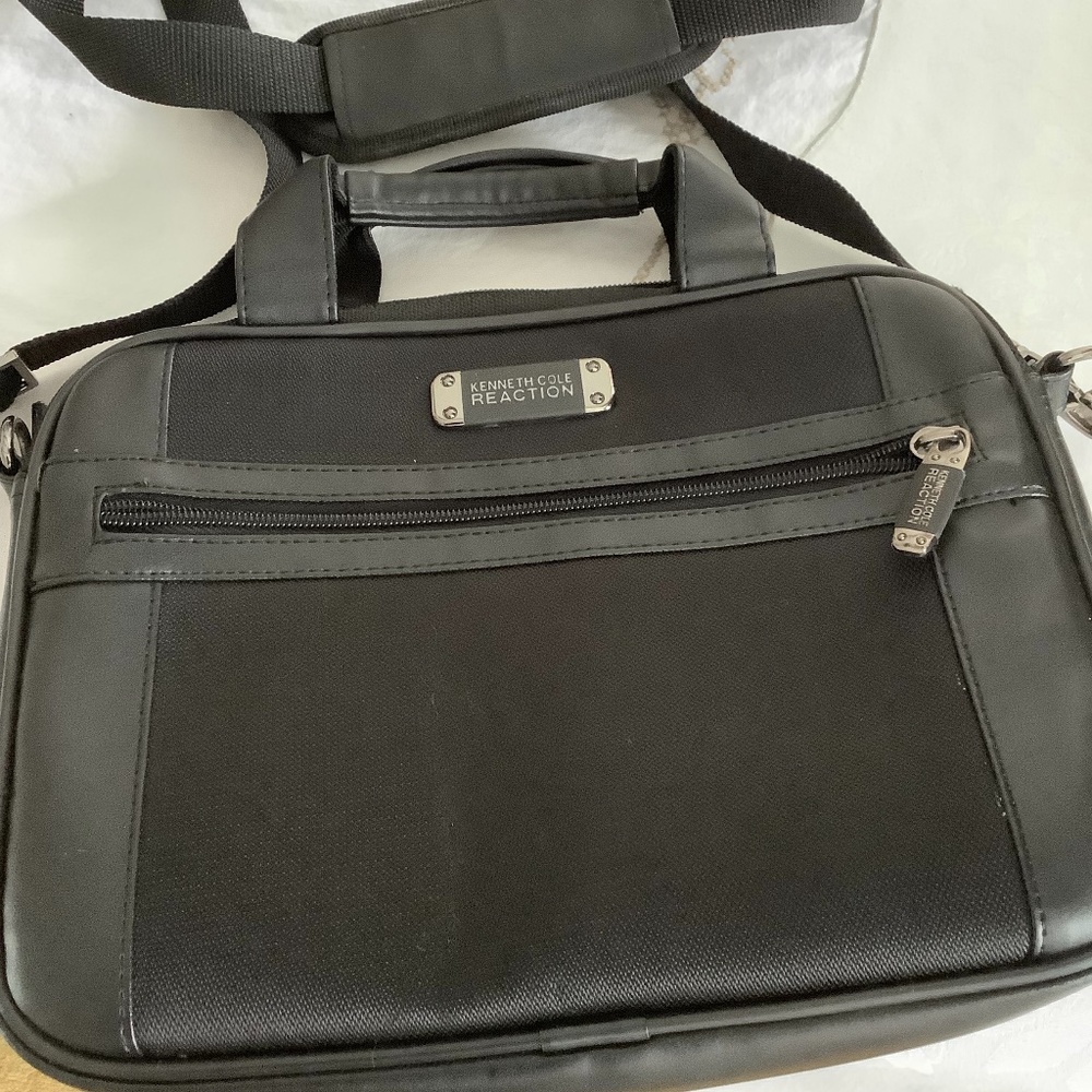 NWOT Kenneth Cole Notebook bag